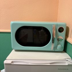 Adorable Mod Style Microwave 