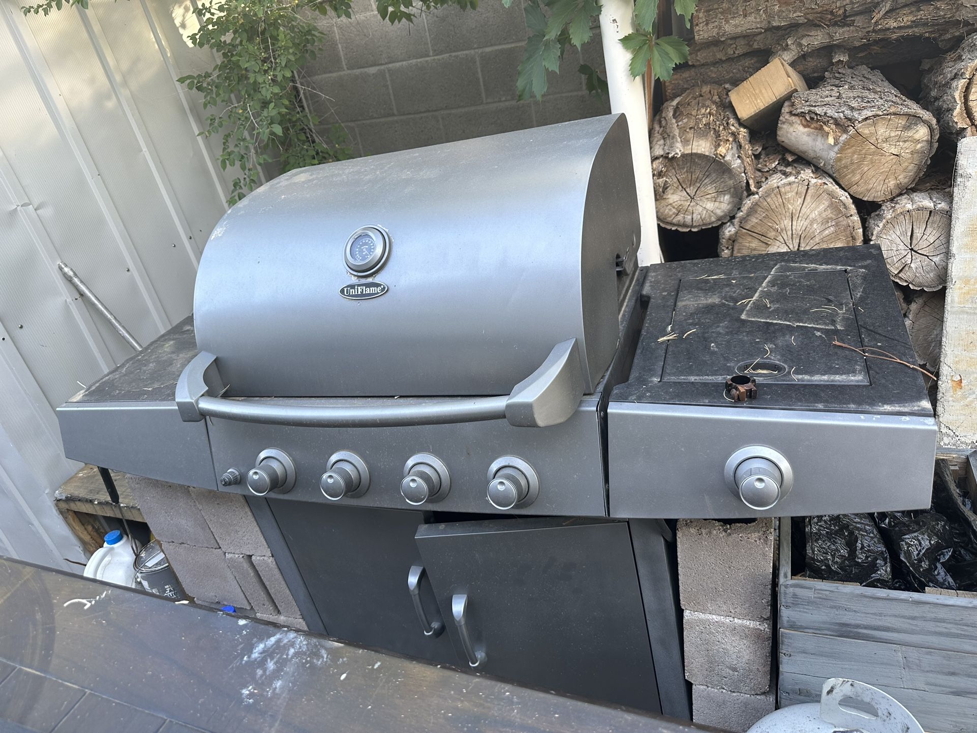 UNIFLAME BBQ GRILL 