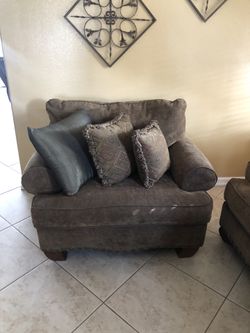 2 piece couch set. Beautiful and excellent condition. Never been used