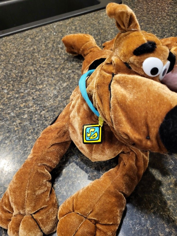 Six Flags Scooby Doo 18" stuffie