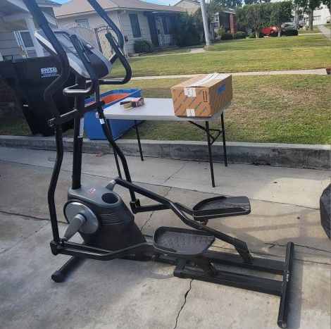 Proform 475E Elliptical Machine