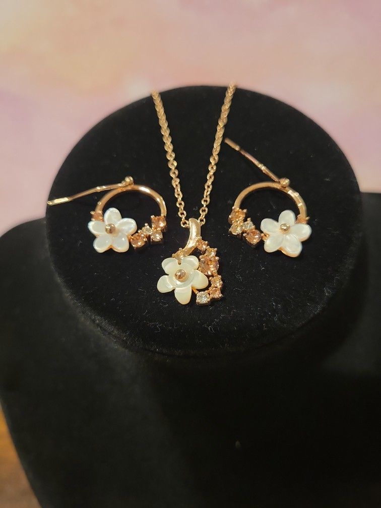Mother of Pearl Cherry Blossom Flower Pendant Charm 18" Rose Goldtone Necklace with Matching Earrings F8