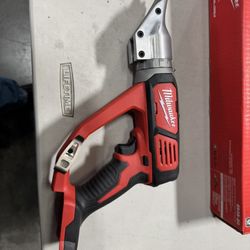 Milwaukee Fuel 18 Gauge Cordless Shears (2)