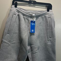 40$ NEW ADIDAS ESSENTIAL GRAY SHORTS SIZES-SM/MD MENS 