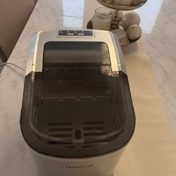 Frigidaire 26 Lbs per Day Portable Compact Maker, Ice Making Machine, Stainless