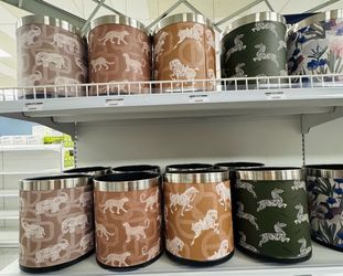 🗑️ Small Trash Cans – Different Designs!
