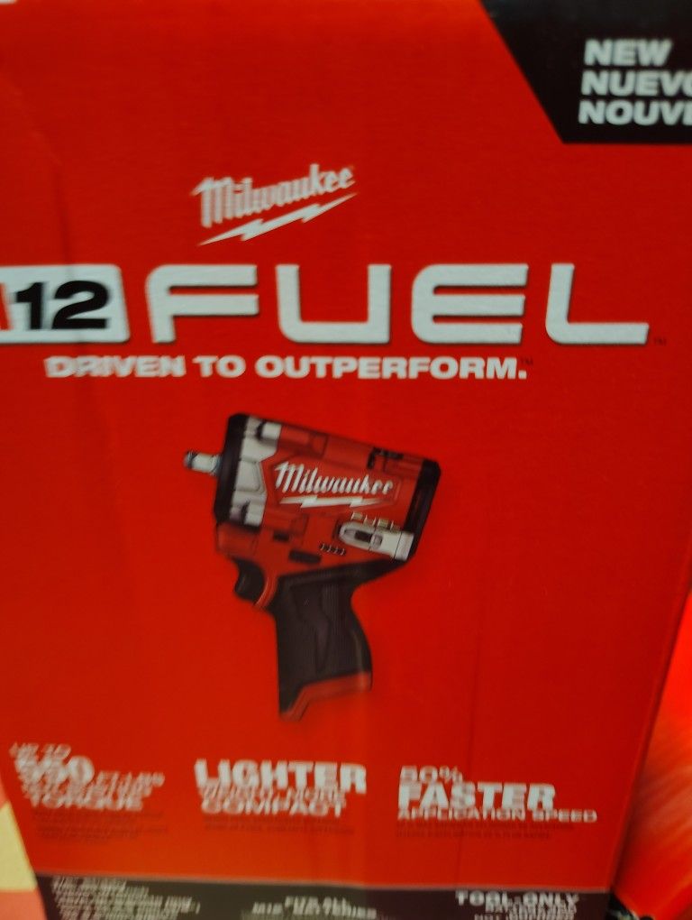 Milwaukee Fuel 3/8 Stubby Impact Wrench Tool Only 550 Lbs