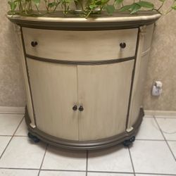 Selling A Beautiful Hallway/entryway Table 