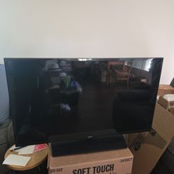 Samsung TV 42",  Works Great. No Remote