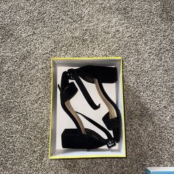 Heels size 7 1/2