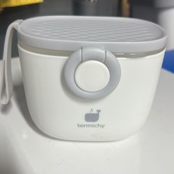 Container for baby formula