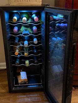 18 bottle Wine Enthusiast wine cooler