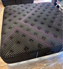 King size mattress black BeautyRest bed