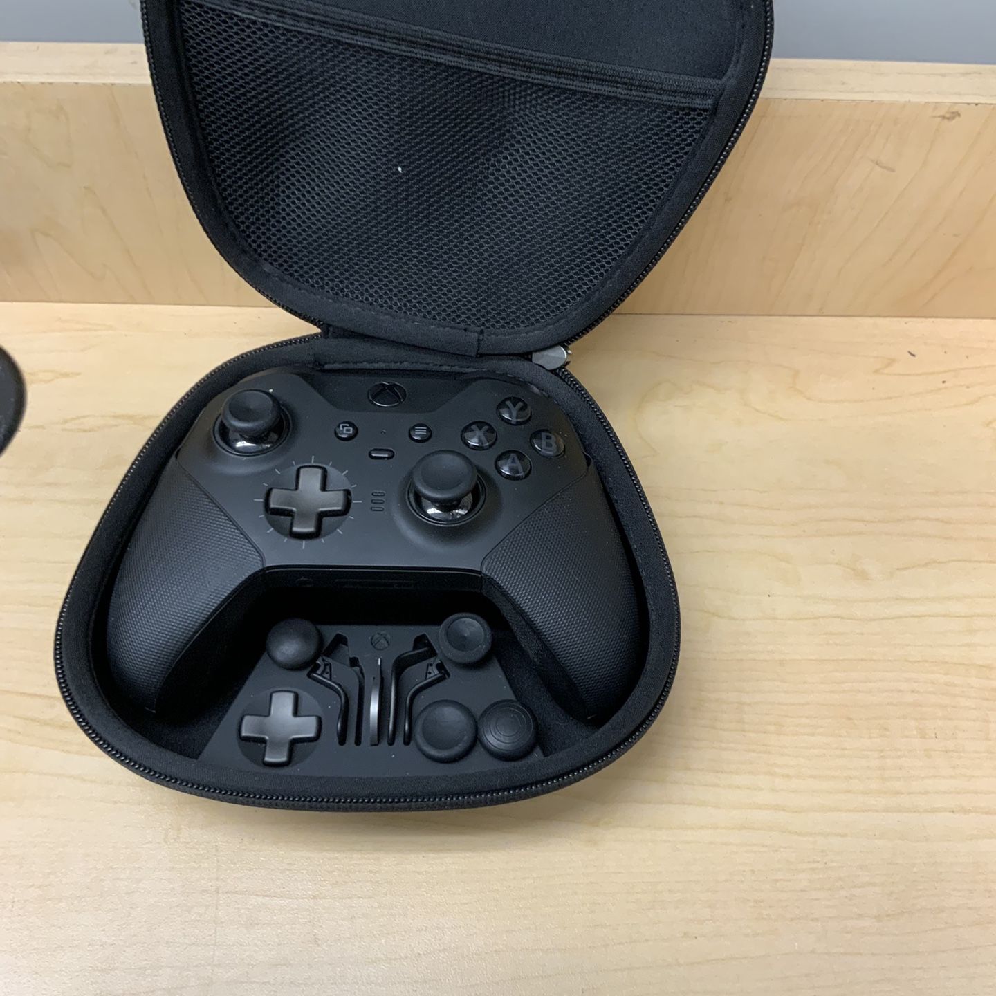 Xbox Elite Series 2 Controller Accessory Kit - Customise your gamepad - Black - Carrying Case W/ Charging Stand