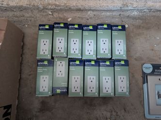 Leviton Decora 15A-125V Outlets – Lot of 11