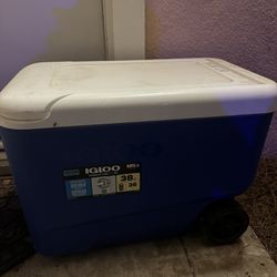 Igloo Cooler With Wheels