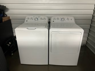 Washer dryer set