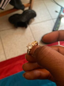 Gold engagement ring