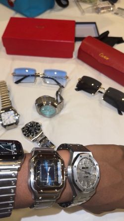 AP watch’s Cartier watch’s ￼and glasses