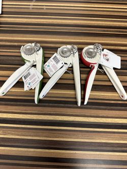 Ez Squeeze Can Opener On Handed Design. New $10 Each 
