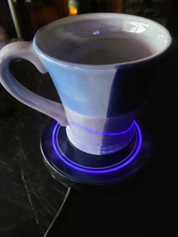 COFFEE MUG WARMER - JUST PUT YOUR CUP ONM IT AND IT TURNS ON - WORKS PERFECT