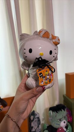 Hello Kitty Mummy