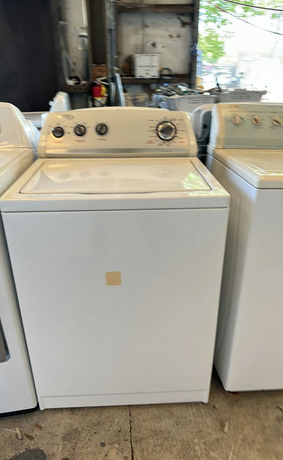 White Whirlpool Top Load Washer - Quiet Operation