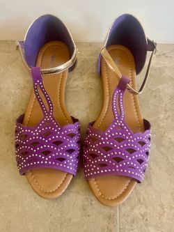 Ladies size 8.5 purple faux-suede T-strap sandal