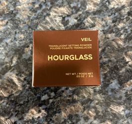 NEW HOURGLASS VEIL TRANSLUCENT SETTING POWDER $5!