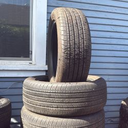 Vendo 4 Llantas Medida 235-50 -20 Marca Good Year Muy Buena Calidad 