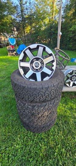 For sale set of wheels and tires 17 toyota 4runner 2023