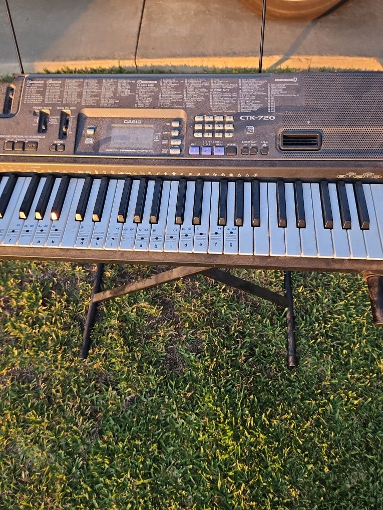 Casio CTK-720 keyboard