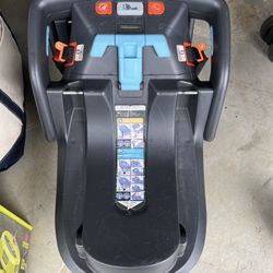 Uppa Baby Car Seat Base (2)