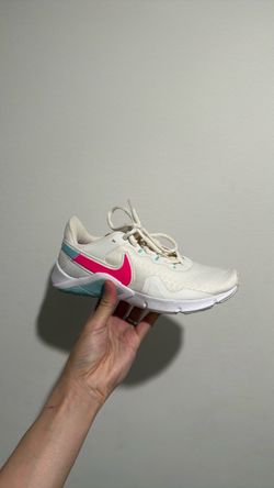 Nike Legend Essential 2 (Women’s 6)
