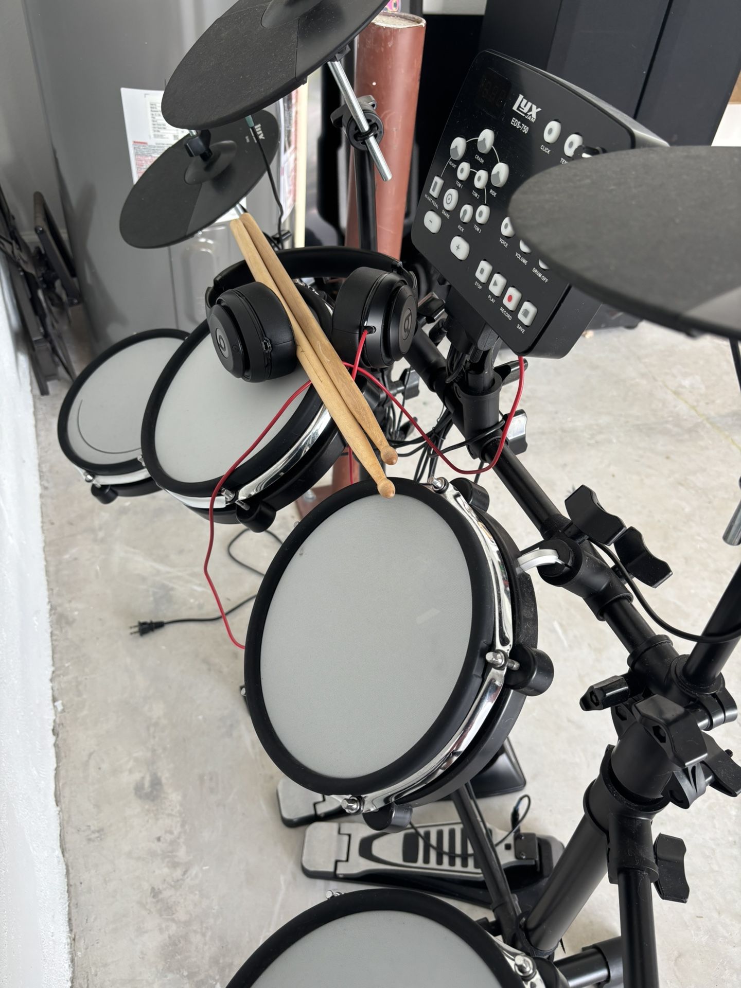 Drum Set Electric With Come Headphones beats Almost New Ones 