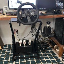 Logitec G920 Driving Force Racing Wheel And Floor Pedals