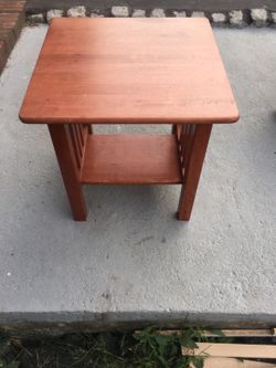 Very good condition hardwood table