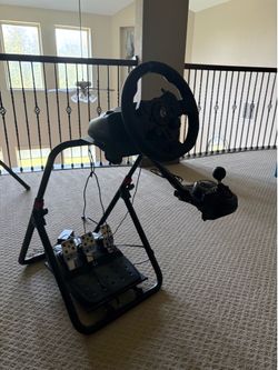 Logitech G923 Steering Wheel (Pc Ps5) + Shifter and stand.
