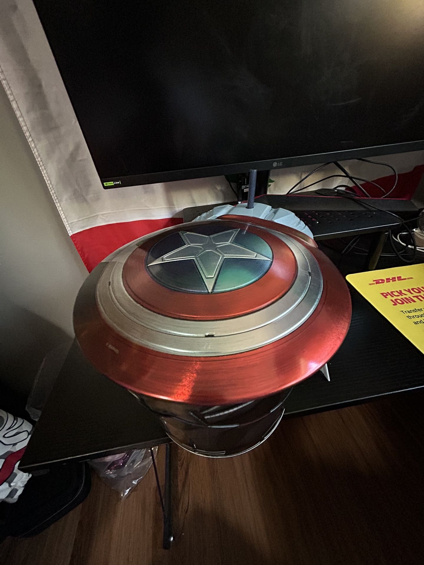 CAPTAIN AMERICA CINEMARK POPCORN BUCKET (MINT CONDITION)