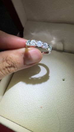Size 7 D Color VVS1 Moissanite Five-Stone Ring – Elegant Anniversary Band