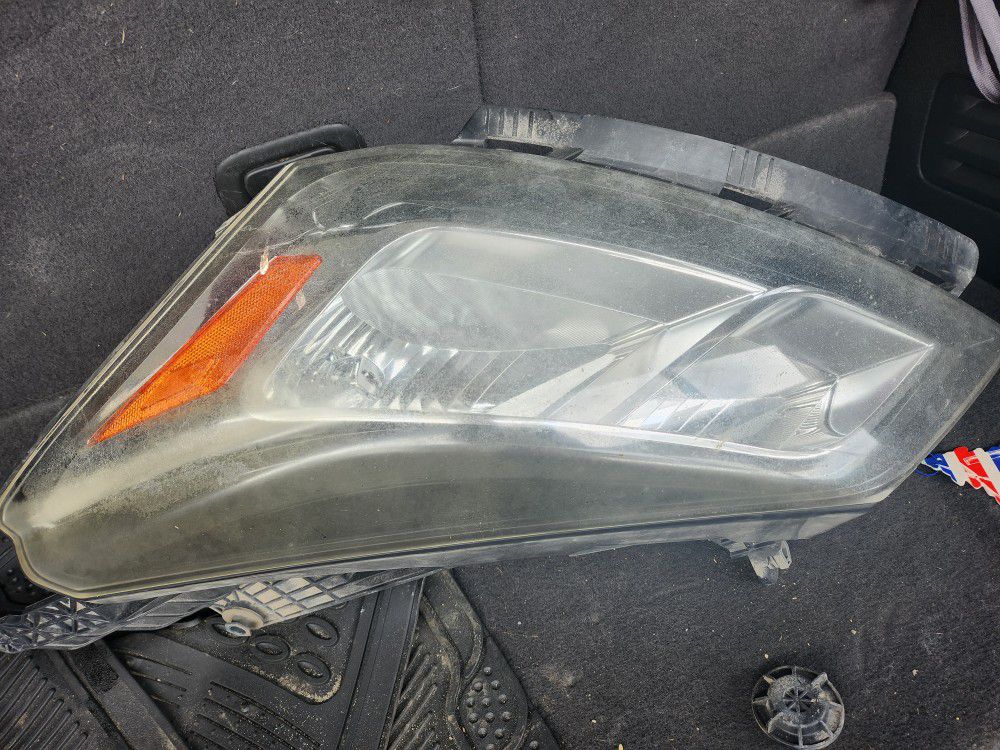 2013 Traverse Driver Side Headlight