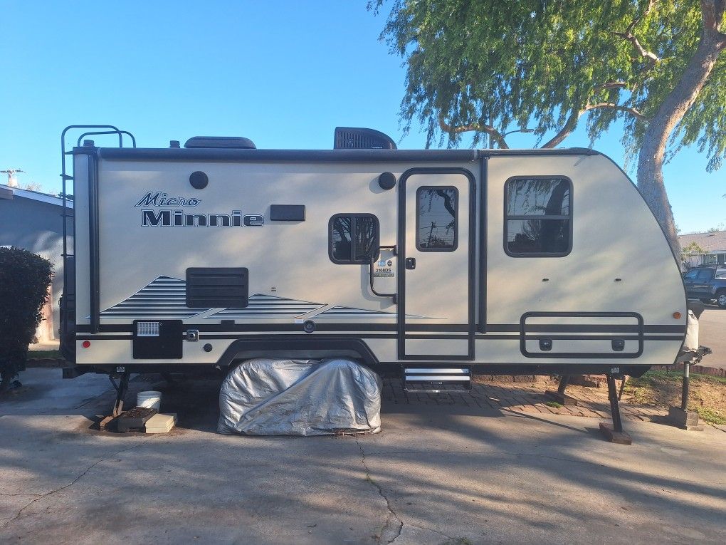 2020 Winnebago Micro minnie 2108DS