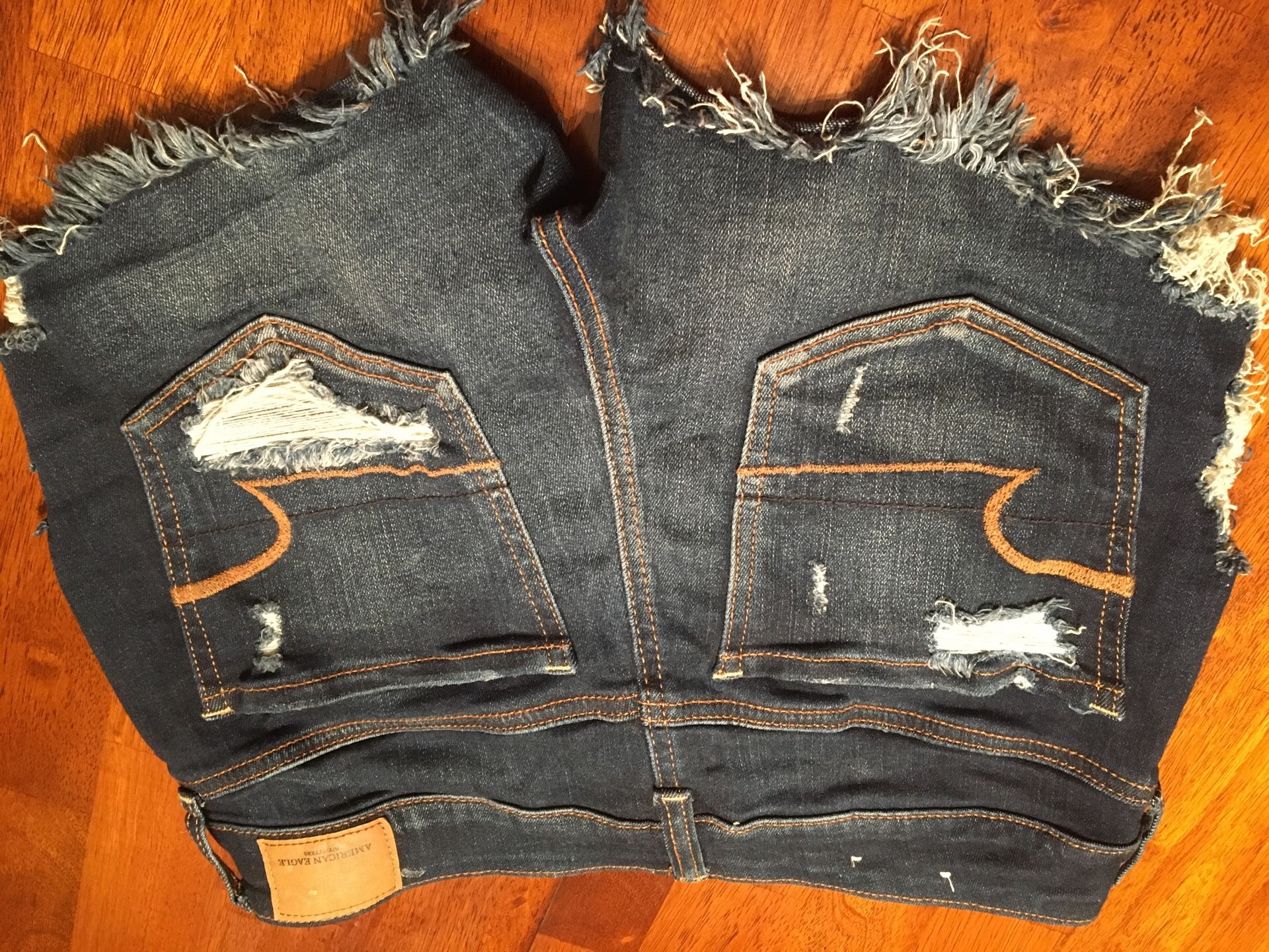 AMERICA EAGLE SHORT SIZE 4 VERY CUTE