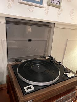 Vintage Fisher Stereo System Duo: Futura 202 Receiver & 1978 Turntable