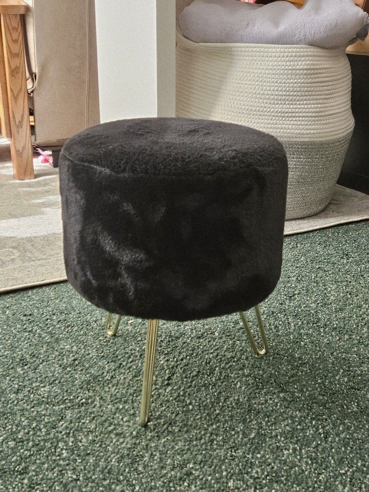 Cute Lil Stool - Black & kinda fluffy