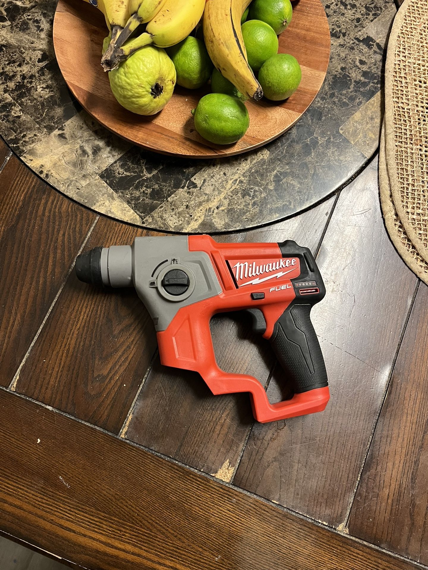 Milwaukee M12 Sds Fuel Rotary Hammer 5/8  Tool Only No Batería Está Seminuevo $150 Firme Precio 