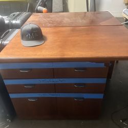2 Desks 