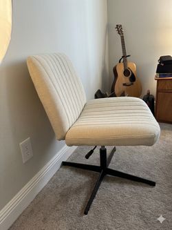 Versatile Accent Chair - Perfect for Desk, Vanity, or Office
