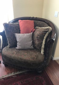 Full set of living room coaches original price $3500, just asking $350, huge price reduction.