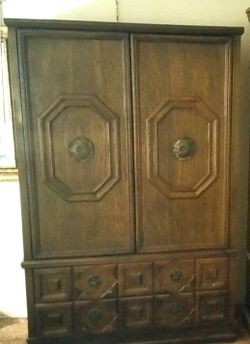 ARMOIRE HUTCH